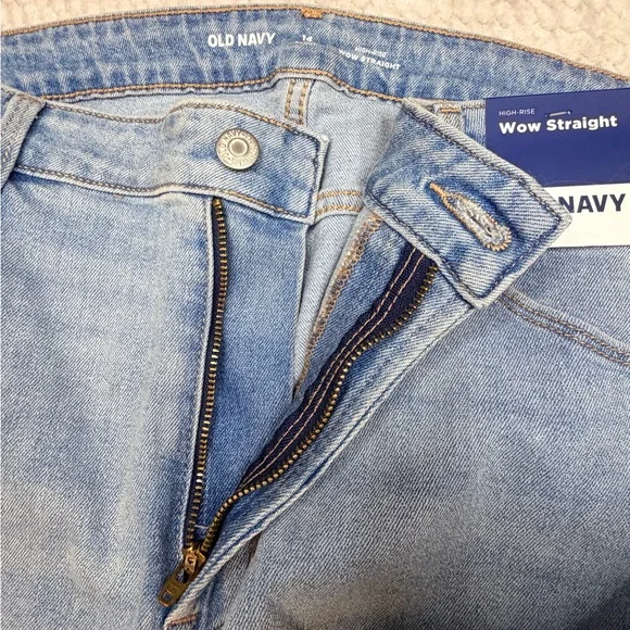 Old Navy Women’s Wow Straight Light Blue Denim - Picture 3 of 10